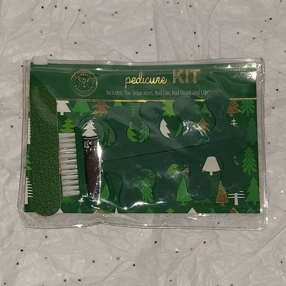 Holiday Pedicure Kit and Sanitizer - Picture 2 of 5